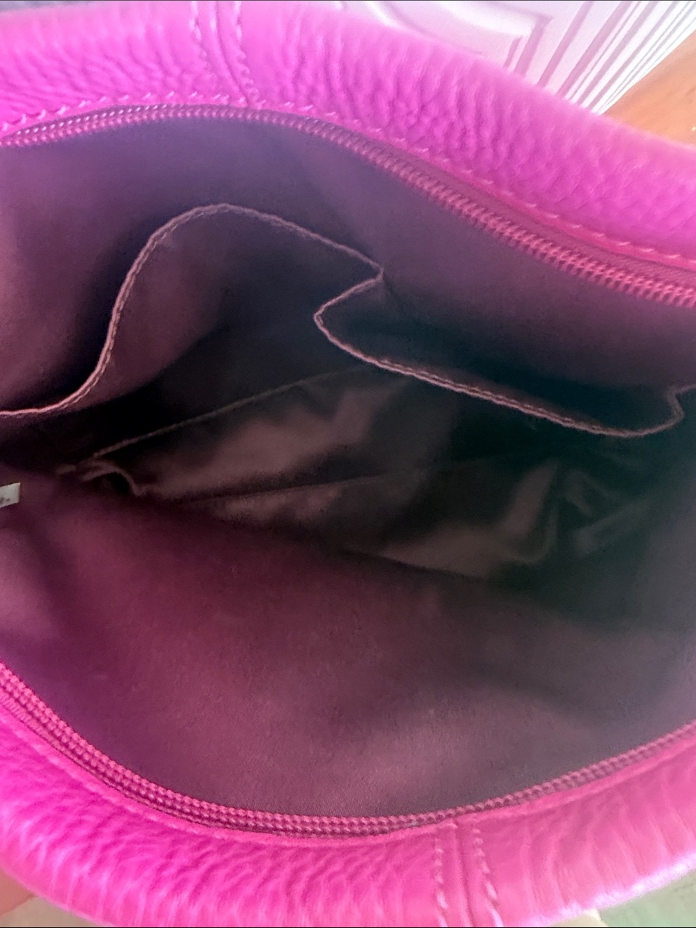 Gorgeous Coach Pebbled Leather Shoulder Bag in Fuchsia Pink-excellent condition - Picture 4 of 7